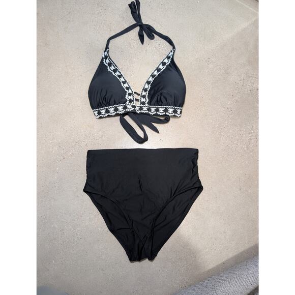 Kona Sol Halter Bikini Top Womens D/DD Black Solid Crochet Trim & Blk Bottoms - Picture 1 of 7